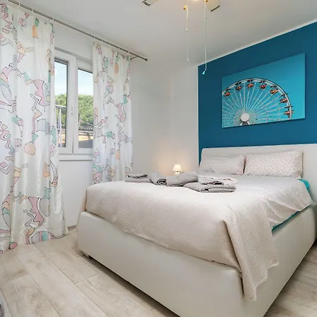 2b Castegner With Garden & Free Parking Πούλα
