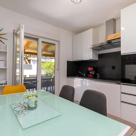 2b Castegner With Garden & Free Parking 公寓