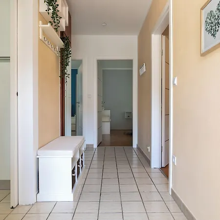 2b Castegner With Garden & Free Parking 公寓