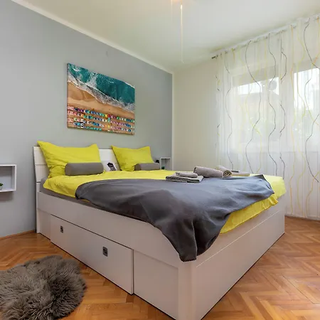 2b Castegner With Garden & Free Parking 公寓