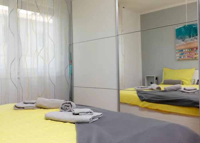 2b Castegner With Garden & Free Parking Διαμέρισμα