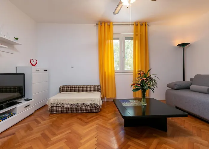 2b Castegner With Garden & Free Parking Διαμέρισμα