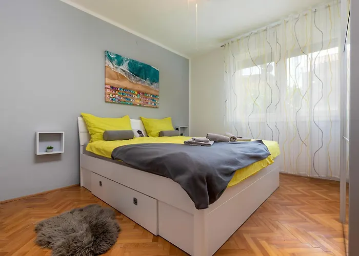 Διαμέρισμα 2b Castegner With Garden & Free Parking Πούλα