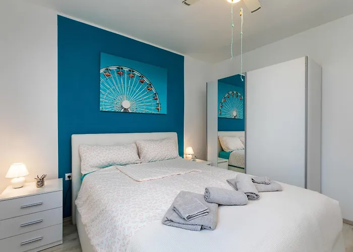 2b Castegner With Garden & Free Parking * Πούλα