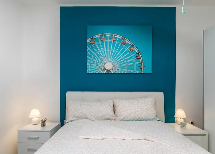 2b Castegner With Garden & Free Parking