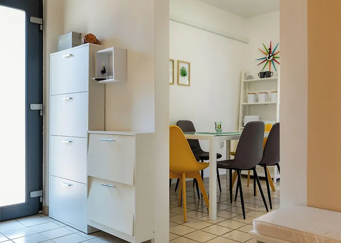 2b Castegner With Garden & Free Parking Διαμέρισμα Πούλα