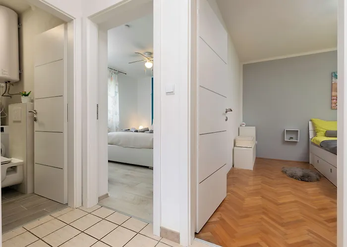 Διαμέρισμα 2b Castegner With Garden & Free Parking