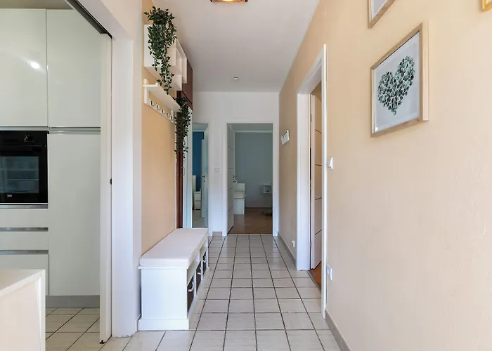 2b Castegner With Garden & Free Parking Πούλα