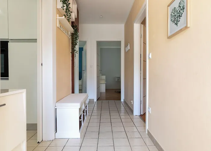 2b Castegner With Garden & Free Parking Διαμέρισμα