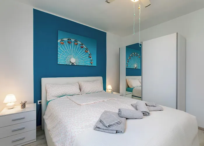 2b Castegner With Garden & Free Parking Διαμέρισμα Πούλα