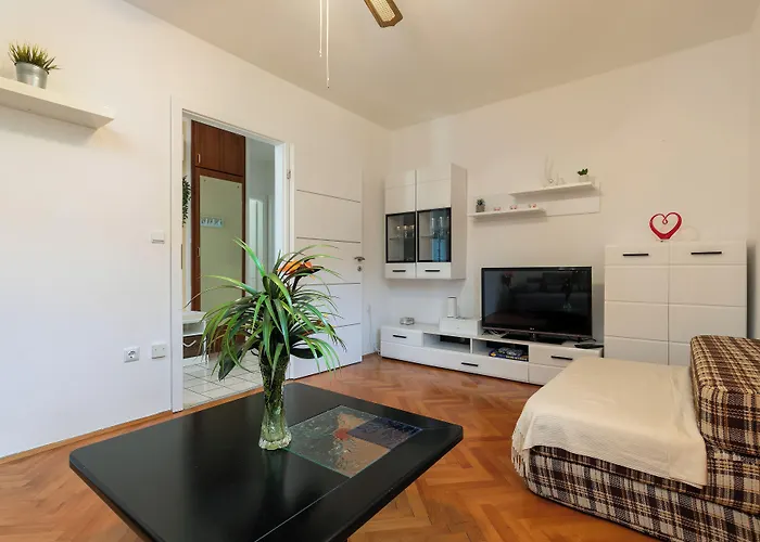 Διαμέρισμα 2b Castegner With Garden & Free Parking Πούλα