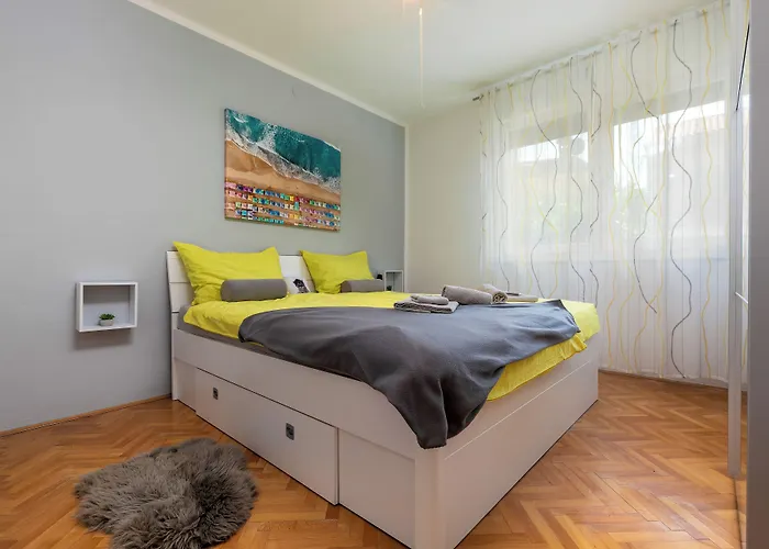 2b Castegner With Garden & Free Parking Διαμέρισμα