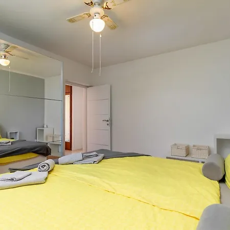 2b Castegner With Garden & Free Parking * Pula