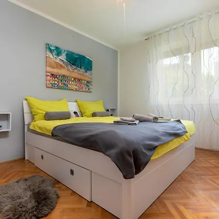 Apartment 2b Castegner With Garden & Free Parking Pula