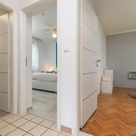 Apartment 2b Castegner With Garden & Free Parking Pula
