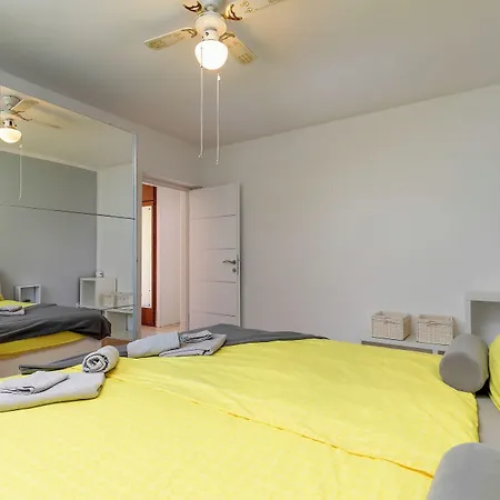 2b Castegner With Garden & Free Parking * Pula