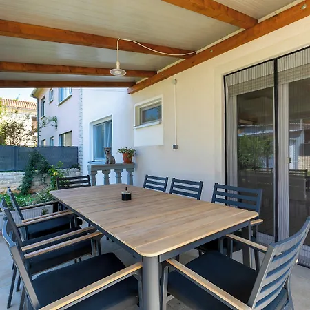 2b Castegner With Garden & Free Parking Apartment Pula